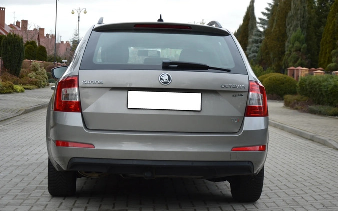 Skoda Octavia cena 31999 przebieg: 200000, rok produkcji 2013 z Legnica małe 154